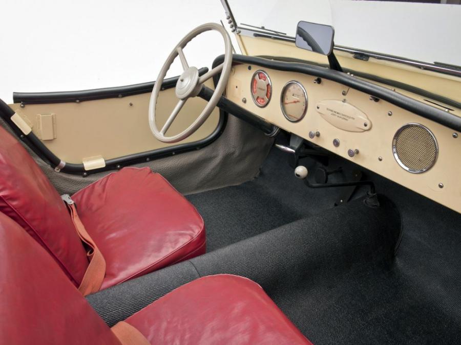 Интерьер Crosley Hot Shot Roadster 1949 года  (фото 15 из 20)